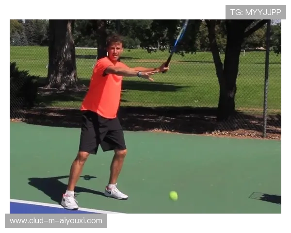 网球球员的正手力量开辟新战术路线